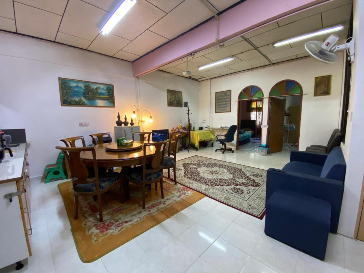 Aryaty Stay Pantai Batu Buruk Kuala Terengganu Exterior photo